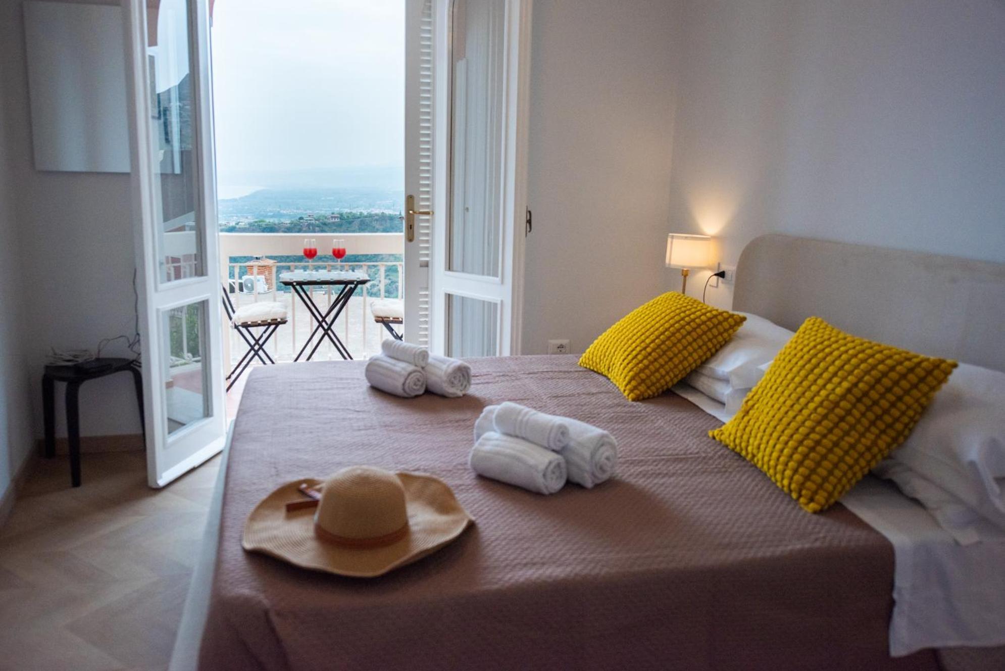 Villa Clara Suites Таормина Экстерьер фото